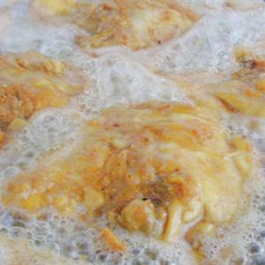 Cách làm cơm gà rim nghệ