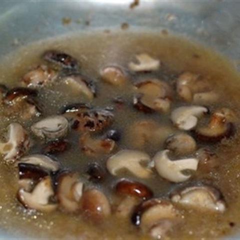 Cách làm cơm gà rô ti sốt nấm