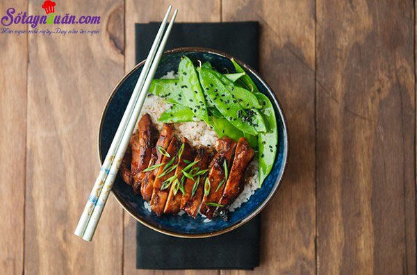 Cơm gà teriyaki ngon mê mẩn – bạn đã thử?