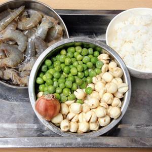 Cách làm cơm hấp lá sen