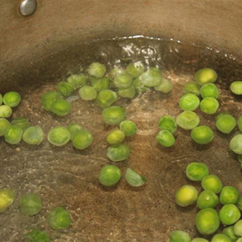 Cách làm cơm hấp lá sen