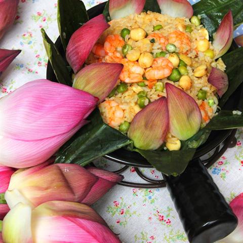 Cách làm cơm hấp lá sen