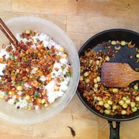 Cách làm cơm hấp lá sen bằng lò vi sóng