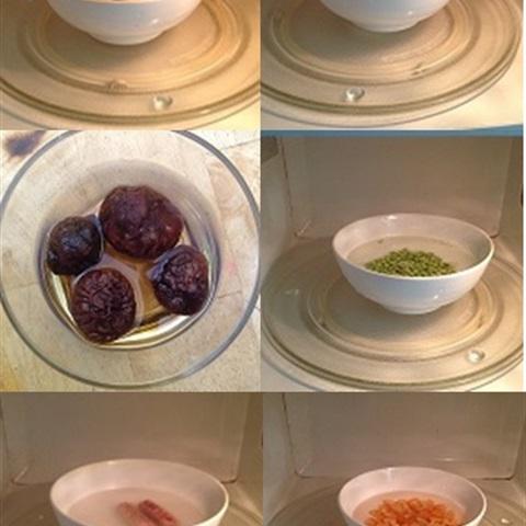 Cách làm cơm hấp lá sen bằng lò vi sóng