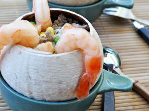 Cơm hấp quả dừa