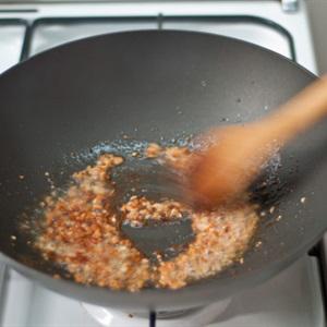 Cách làm cơm hấp thịt gà kho tàu