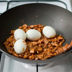 Cách làm cơm hấp thịt gà kho tàu