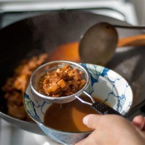 Cách làm cơm hấp thịt gà kho tàu