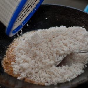 Cách làm cơm hấp thịt gà kho tàu