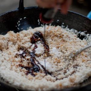 Cách làm cơm hấp thịt gà kho tàu