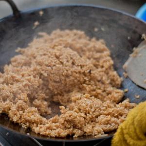 Cách làm cơm hấp thịt gà kho tàu