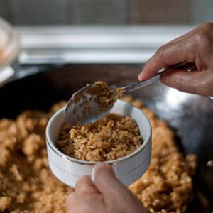 Cách làm cơm hấp thịt gà kho tàu