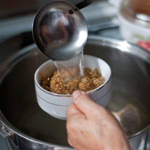 Cách làm cơm hấp thịt gà kho tàu