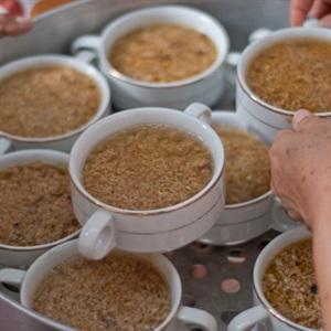 Cách làm cơm hấp thịt gà kho tàu