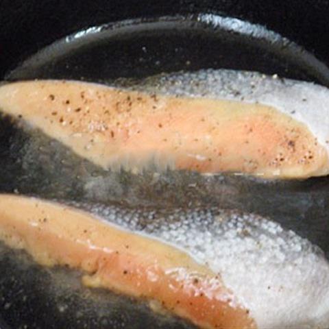 Cách làm cơm nắm cá hồi