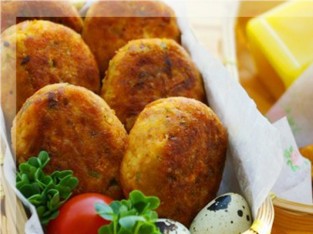 Cơm nắm cá ngừ cho bữa trưa công sở