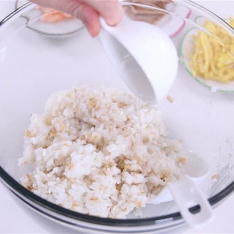 Cách làm cơm nắm cá ngừ