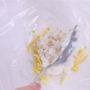 Cách làm cơm nắm cá ngừ