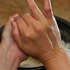 Cách làm cơm nắm chiên nước tương