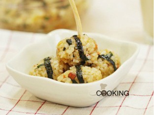 Cơm nắm lá rong biển