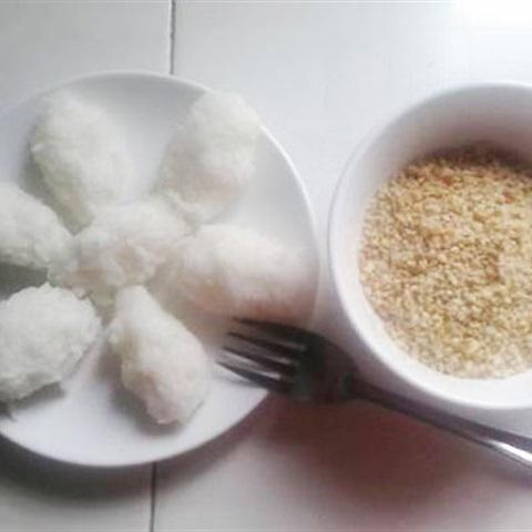 Cách làm cơm nắm muối mè đậu phộng