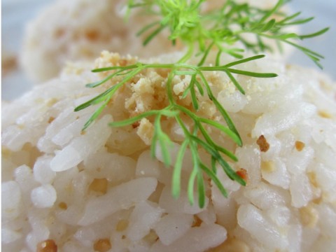 Cơm nắm muối mè