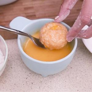 Cách làm cơm nắm nhồi phô mai chiên