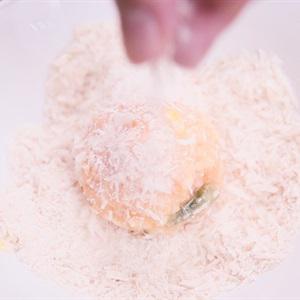 Cách làm cơm nắm nhồi phô mai chiên