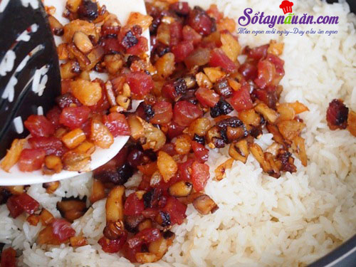 Cơm nếp chiên thập cẩm tuyệt ngon nhìn là muốn ăn ngay