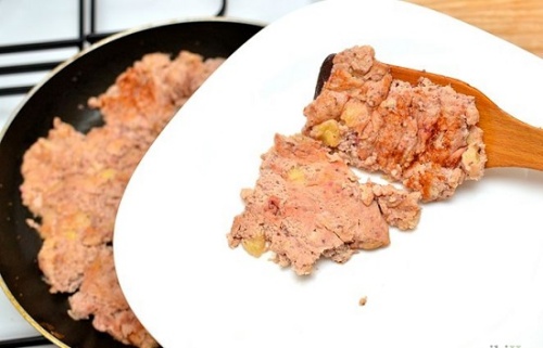 Cơm nguội bọc trứng cút chiên giòn tan, ăn mãi không chán