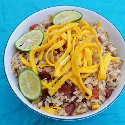 Cách làm cơm rang gạo lứt lạp xưởng