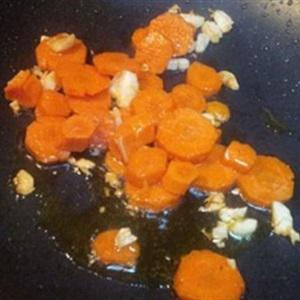 Cách làm cơm rang hình cây thông