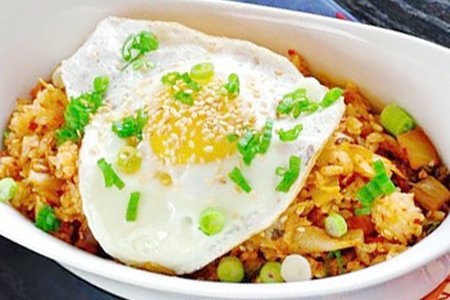 Cơm rang kim chi kiểu Hàn Quốc