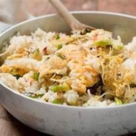 Cách làm cơm rang nhồi hoa bí