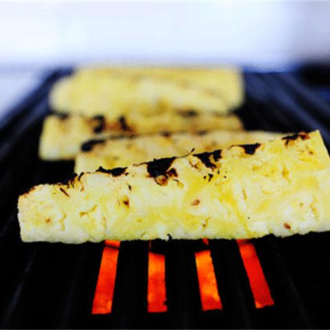 Cách làm cơm rang sườn heo dứa nướng