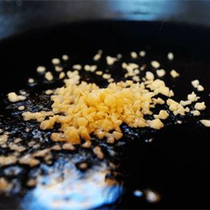 Cách làm cơm rang sườn heo dứa nướng