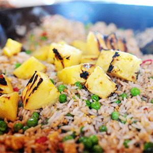 Cách làm cơm rang sườn heo dứa nướng