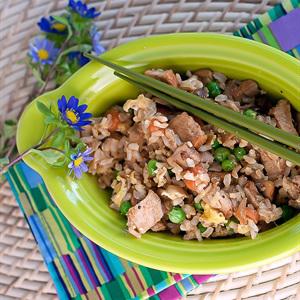 Cách làm cơm rang thập cẩm hấp dẫn