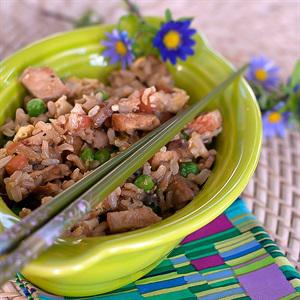 Cách làm cơm rang thập cẩm hấp dẫn