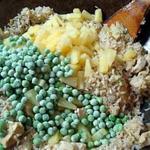 Cách làm cơm rang thập cẩm trứng