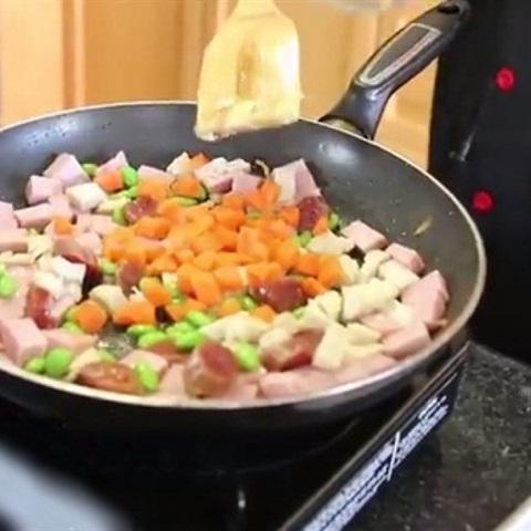 Cách làm cơm rang thơm Hawaii