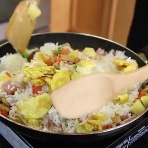 Cách làm cơm rang thơm Hawaii