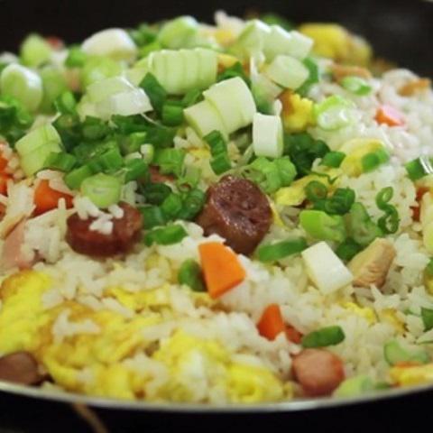 Cách làm cơm rang thơm Hawaii