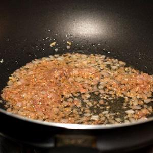 Cách làm cơm rang thơm kiểu Thái