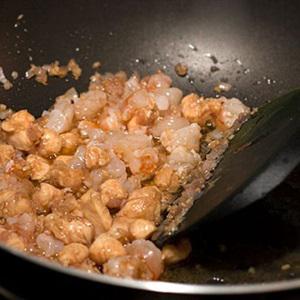 Cách làm cơm rang thơm kiểu Thái