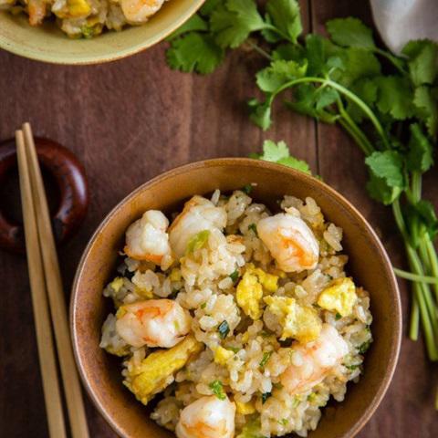Cách làm cơm rang trứng tôm