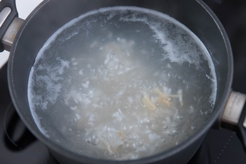 Cơm rang vừng với thăn lợn siêu đơn giản lại tốt cho tim mạch