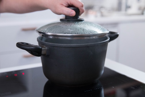 Cơm rang vừng với thăn lợn siêu đơn giản lại tốt cho tim mạch