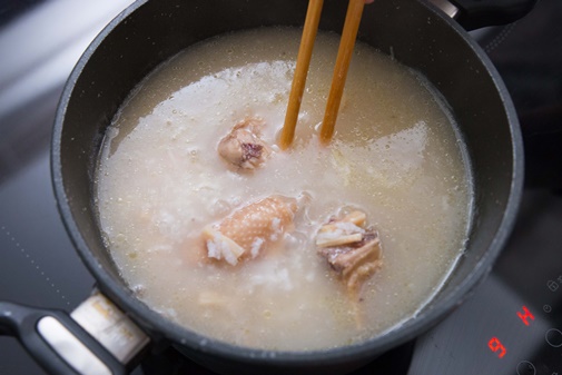 Cơm rang vừng với thăn lợn siêu đơn giản lại tốt cho tim mạch