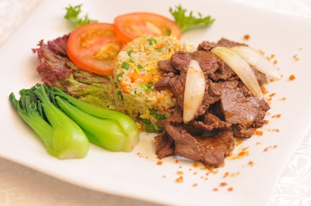 Cơm rau củ thịt đà điểu